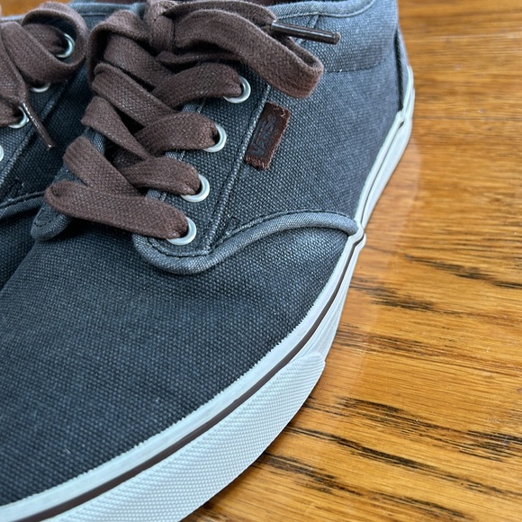 Vans UltraCush gray sneakers with brown leather trim.  Men’s Size 9.5. - Picture 11 of 14